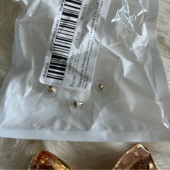 Conch Swirl Goldtone Pierced Earrings - Picture 4 of 7